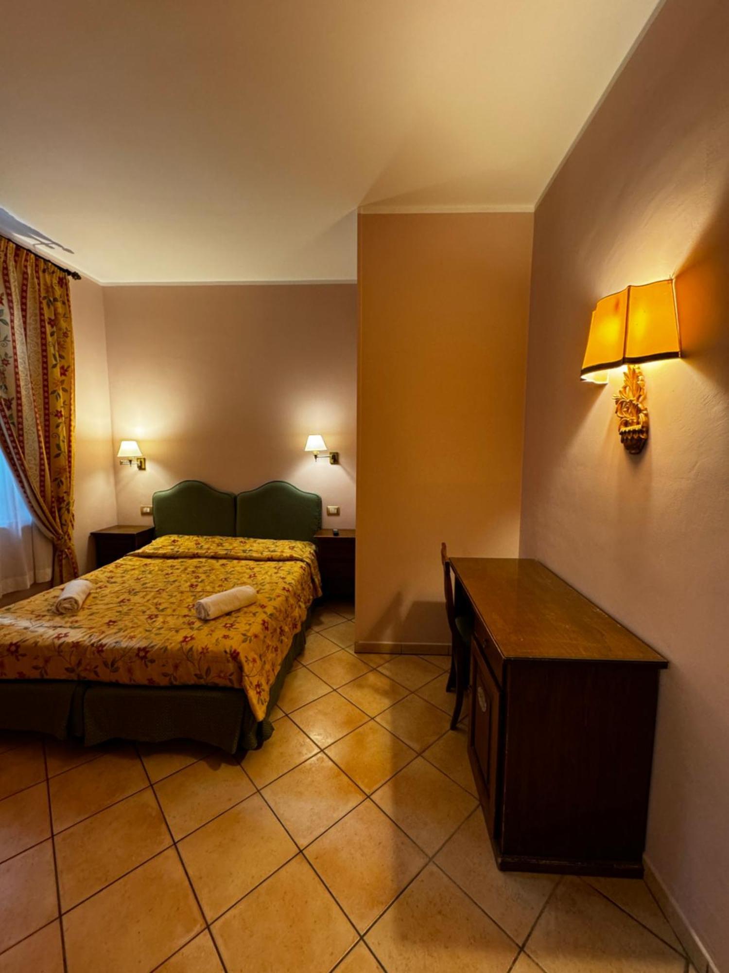 Villa Le Camelie Siena Esterno foto