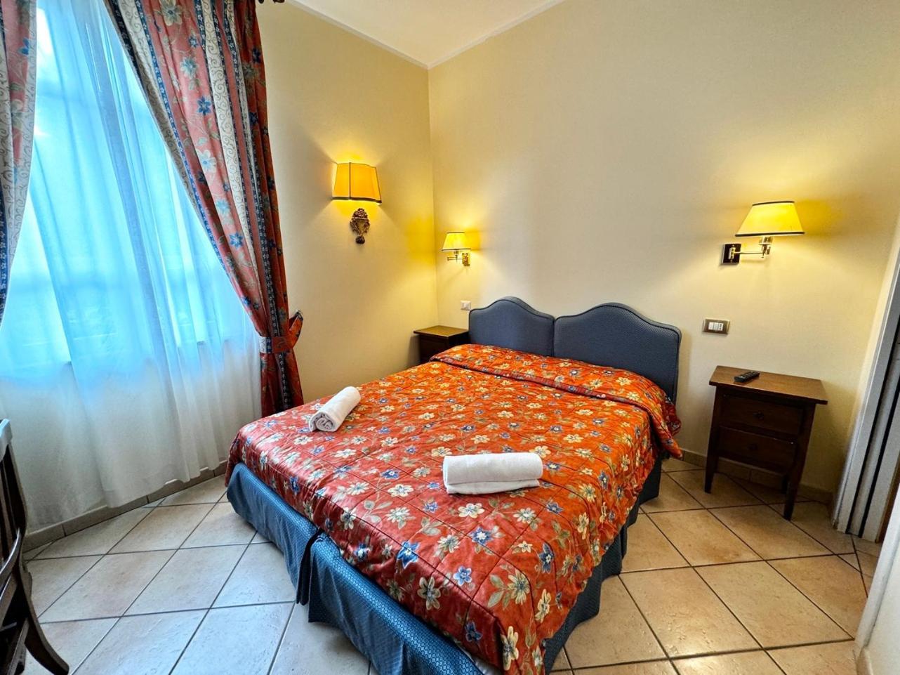 Villa Le Camelie Siena Esterno foto